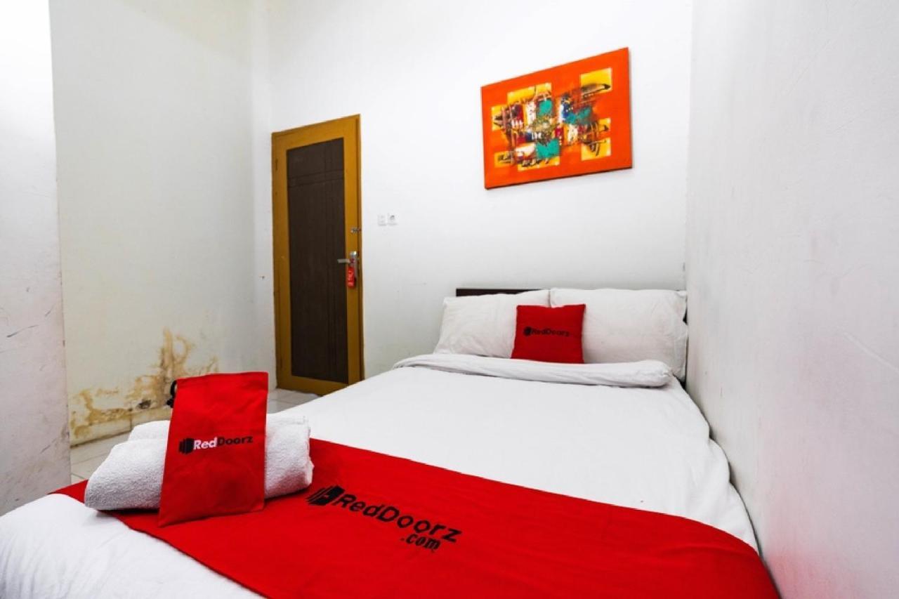 RedDoorz @ Hertasning Area 2 Makassar Exterior foto