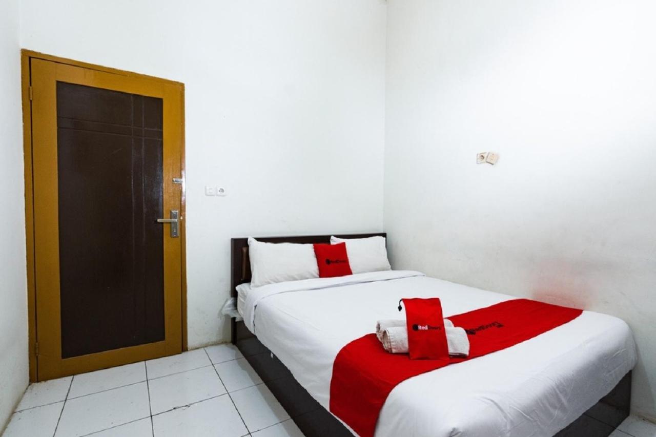 RedDoorz @ Hertasning Area 2 Makassar Exterior foto