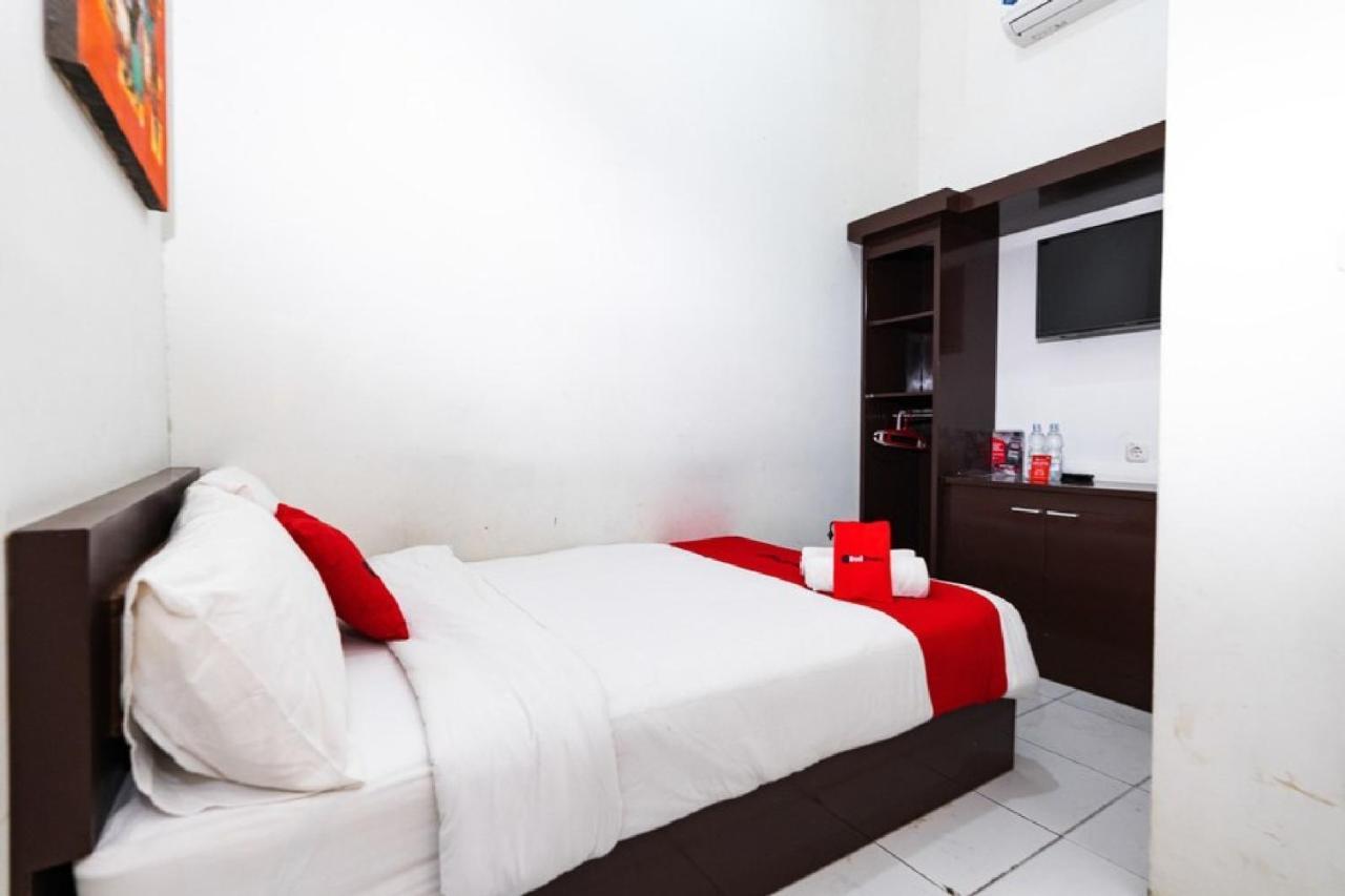 RedDoorz @ Hertasning Area 2 Makassar Exterior foto